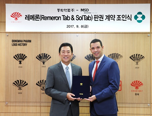 (좌측부터) 손지훈 동화약품 대표이사, 아비 벤쇼산 한국MSD 대표이사